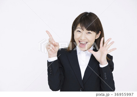若いビジネスウーマン 若いビジネスウーマン 36955997