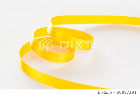 リボン　黄色　イエロー　カール　白バック 36957291