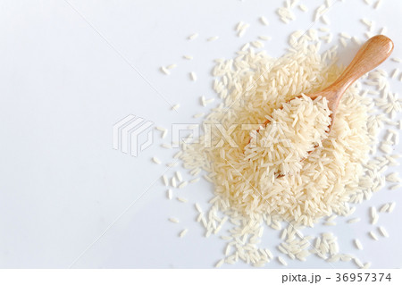 Rice on spoon. 36957374
