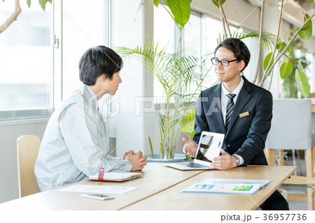 ビジネスマン 打合せ ビジネスマン 打合せ 36957736