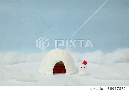 ジオラマ 紙粘土のかまくらと雪だるま ジオラマ 紙粘土のかまくらと雪だるま 36957872