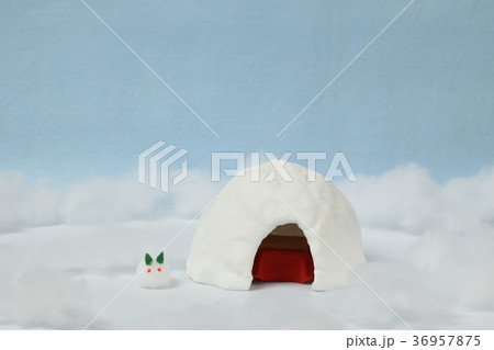ジオラマ　紙粘土のかまくらと雪うさぎ 36957875