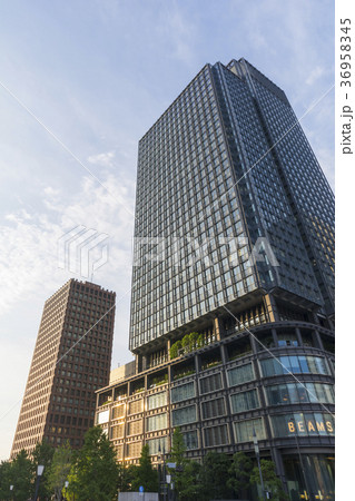東京駅中央口 新丸ビルの写真素材