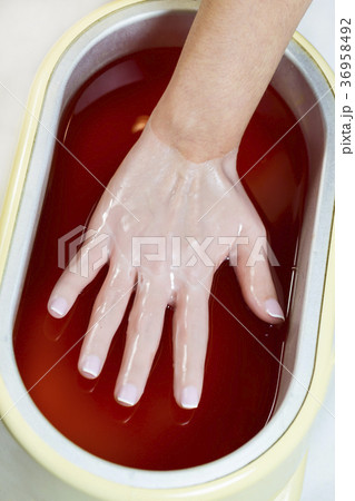Process paraffin treatment of female hands in beau 36958492