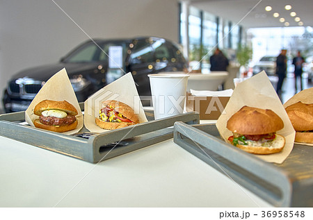 Prepare delicious burger with fried meat 36958548
