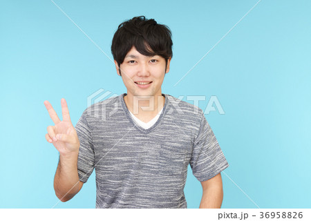 喜ぶ男性 喜ぶ男性 36958826