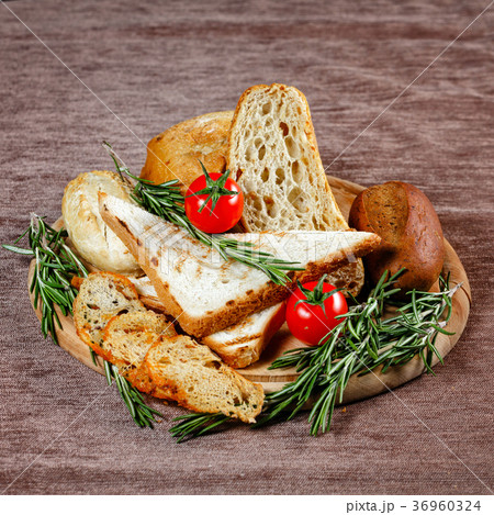 Bread 36960324