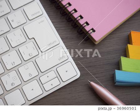 ビジネスイメージ・手帳・キーボード・女性 36960501