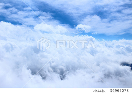 空と雲とが織りなす色紙　その 36965078