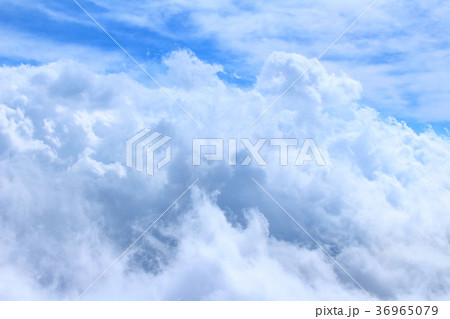 空と雲とが織りなす色紙　その 36965079