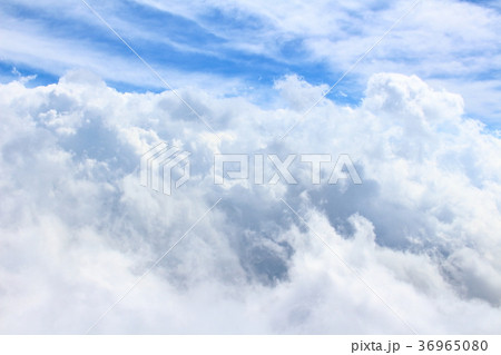 空と雲とが織りなす色紙　その 36965080