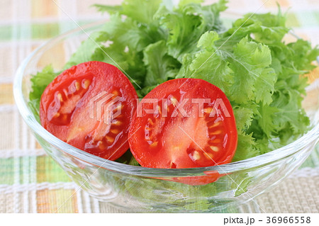 トマトとサラダワサビナのサラダ 36966558