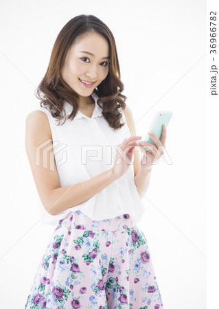 女性　若い女性 36966782