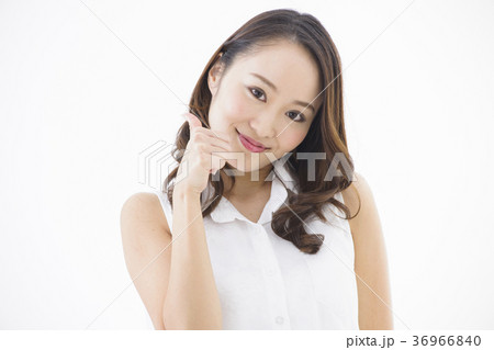 女性　若い女性 36966840
