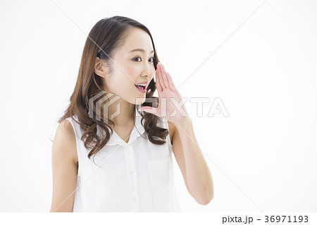 女性　若い女性 36971193