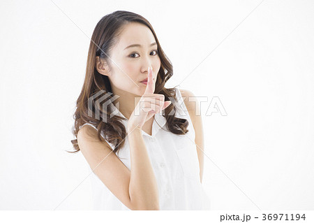 女性　若い女性 36971194