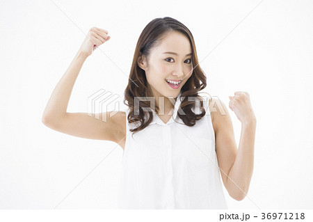 女性　若い女性 36971218