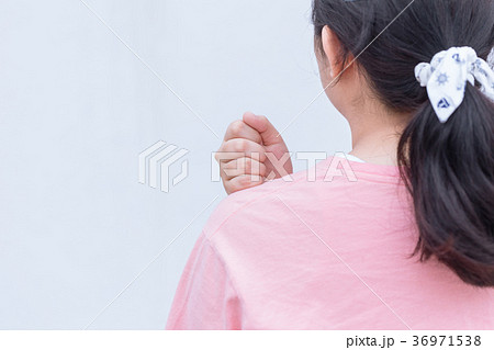 women pain massage at shoulder 36971538