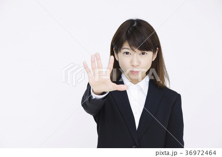 若いビジネスウーマン 若いビジネスウーマン 36972464