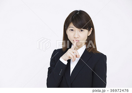 若いビジネスウーマン 若いビジネスウーマン 36972476