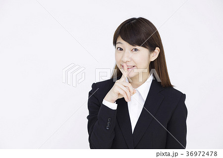若いビジネスウーマン 若いビジネスウーマン 36972478