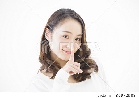 女性　若い女性 36972988