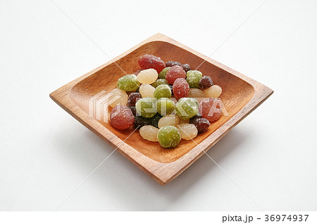 木皿に甘納豆　斜め　ハイアングル 36974937