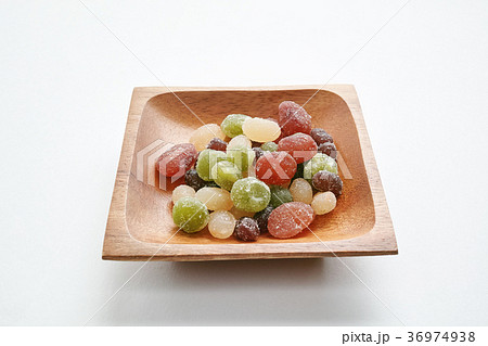 木皿に甘納豆 36974938