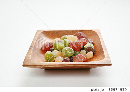 木皿に甘納豆 36974939