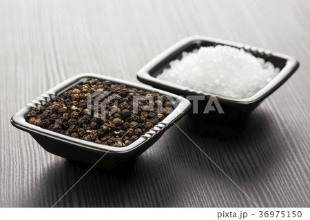 salt and pepper 36975150