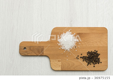 salt and pepper 36975155