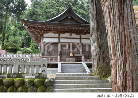 世界遺産 五箇山　白山宮　鞘堂 36975825