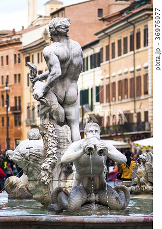 Fontana del Moro in Piazza Navona, Rome. Italy 36976977