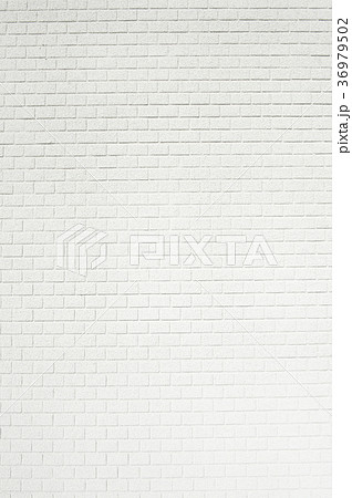 白塗りのレンガ壁の写真素材