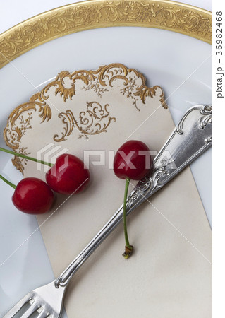 Cherries on a plate 36982468