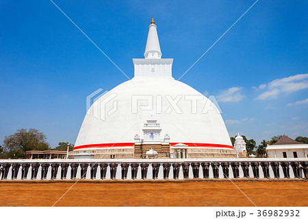 Ruwanwelisaya stupa in Anuradhapura, Sri Lanka 36982932