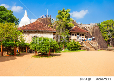 Isurumuniya Buddhist Temple, Anuradhapura 36982944