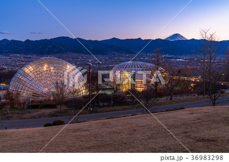 山梨県 新日本三大夜景 笛吹川フルーツ公園の夜景の写真素材