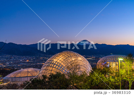 山梨県 新日本三大夜景 笛吹川フルーツ公園の夜景の写真素材