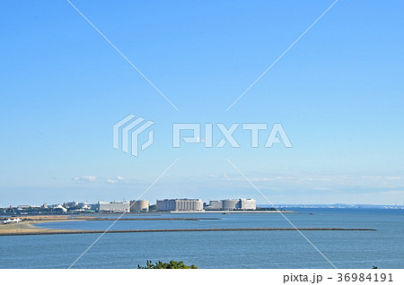 東京都江東区新木場より千葉県浦安市方面を望む 東京都江東区新木場より千葉県浦安市方面を望む 36984191