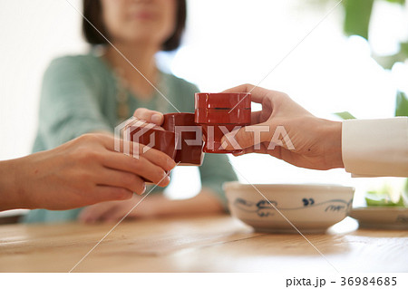 日本酒、乾杯　 36984685