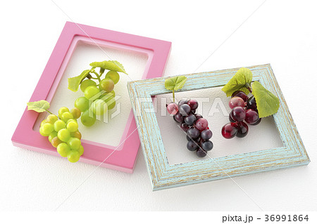 額と葡萄 36991864