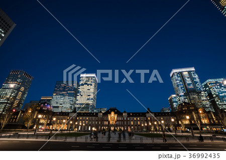 行幸通りから見た東京駅の夜景 36992435