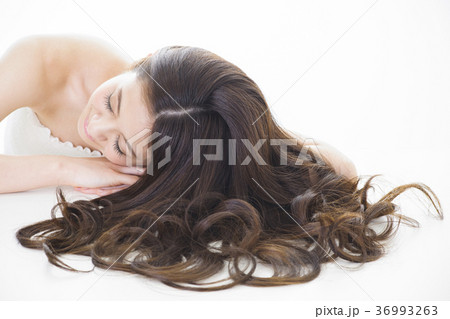 ビューティー ヘアケア 女性 ビューティー ヘアケア 女性 36993263