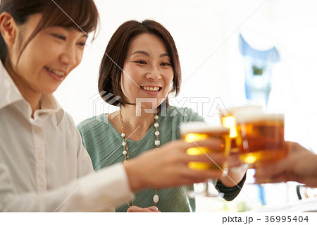 乾杯　ビール　飲み会 36995404