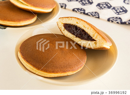 どら焼き　和菓子　おやつ　甘味　小豆餡　お菓子 36996192