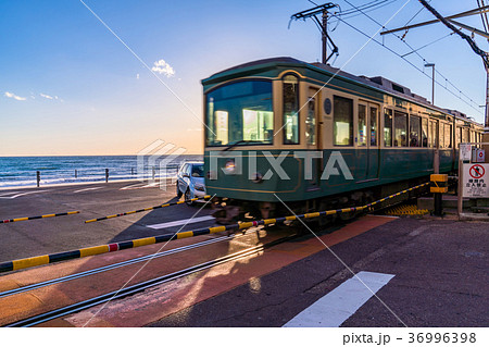 《神奈川県》江ノ電・鎌倉高校前の踏み切り《湘南》 36996398