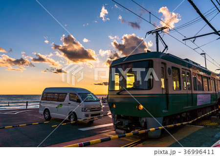 《神奈川県》江ノ電・鎌倉高校前の踏み切り《湘南》 《神奈川県》江ノ電・鎌倉高校前の踏み切り《湘南》 36996411
