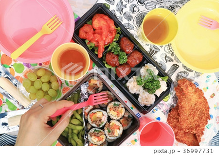 ピクニックのお弁当 36997731