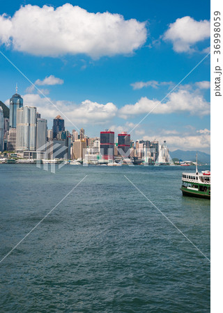 香港の高層ビルとスターフェリー 縦構図 香港の高層ビルとスターフェリー 縦構図 36998059